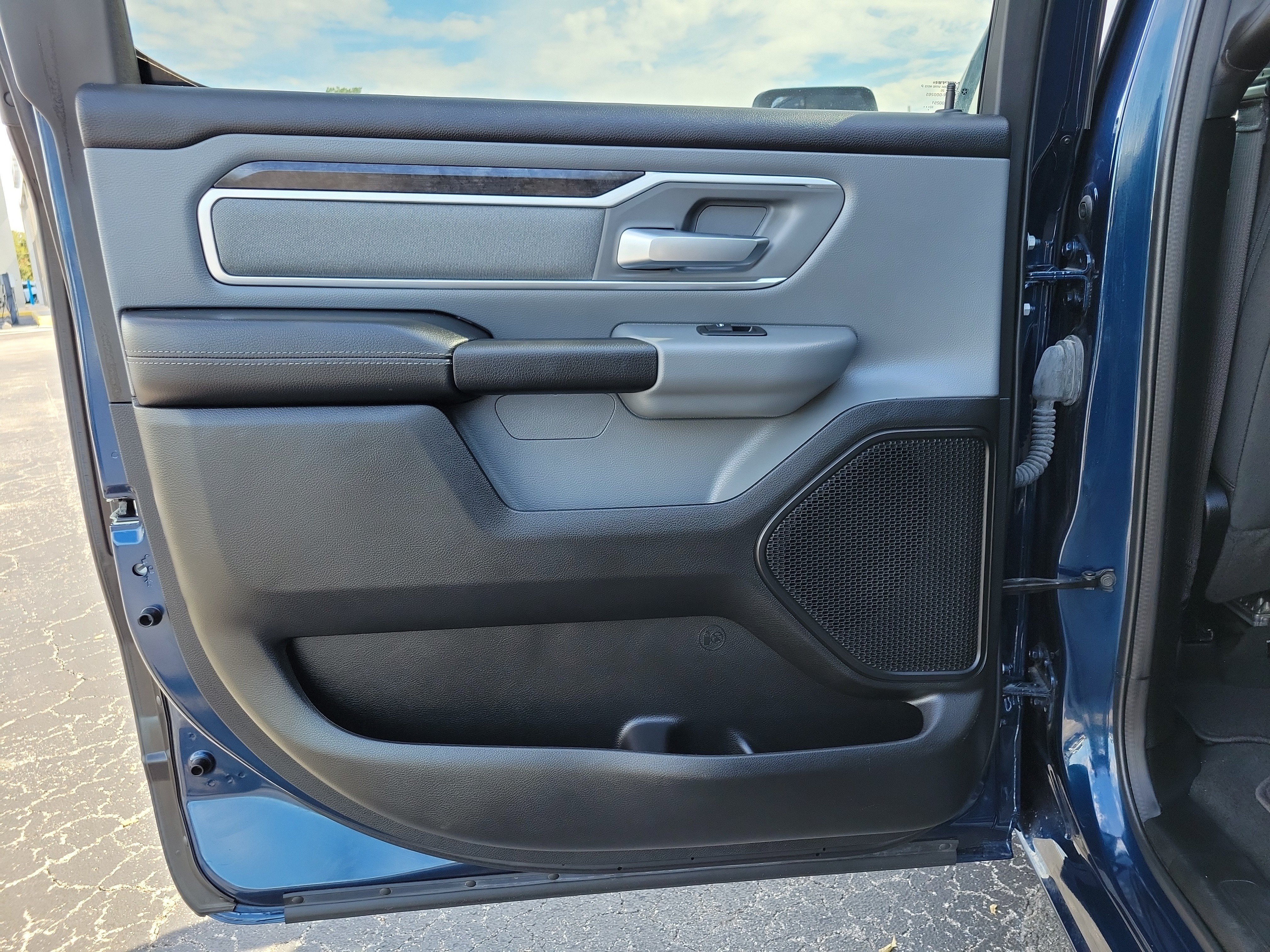 Used 2022 RAM 1500 Big Horn AWD/4WD image 11