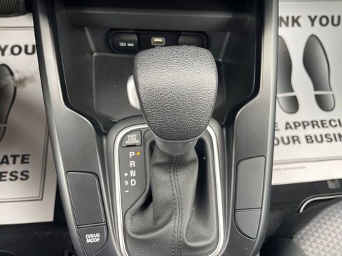 Used 2025 Kia Soul LX w/ LX Technology Package FWD image 23