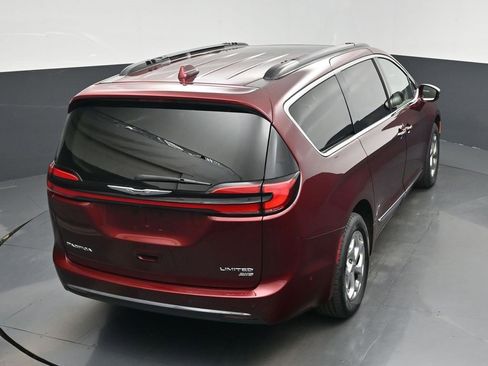 Used 2022 Chrysler Pacifica Limited image 47