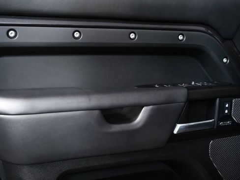 Used 2023 Land Rover Defender 110 V8 image 7