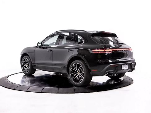 Certified 2026 Porsche Macan AWD/4WD image 3