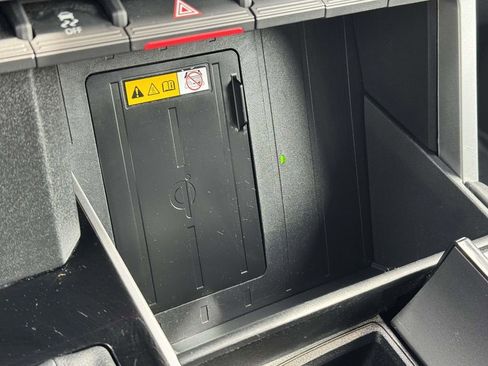 Used 2024 Toyota Sequoia Platinum image 29