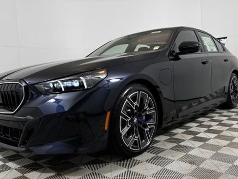 New 2027 BMW 550e xDrive AWD/4WD image 3