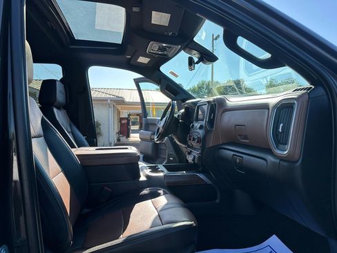 Used 2020 Chevrolet Silverado 2500 High Country w/ Technology Package AWD/4WD image 19