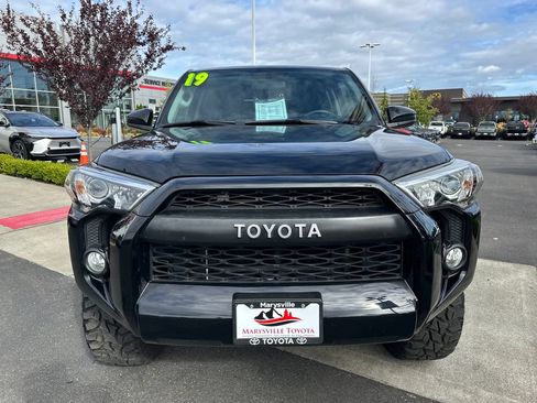 Used 2019 Toyota 4Runner SR5 AWD/4WD image 8