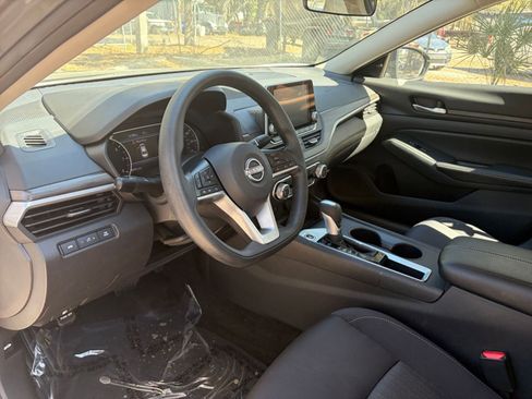 Used 2025 Nissan Altima 2.5 SV image 30