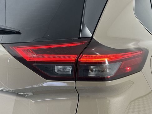 Certified 2024 Nissan Rogue SV image 26