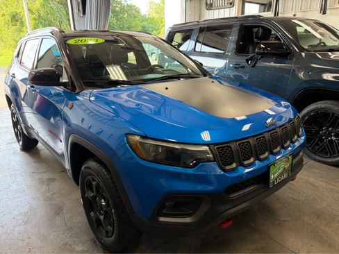 Used 2023 Jeep Compass Trailhawk w/ Trailhawk Elite Group AWD/4WD image 3