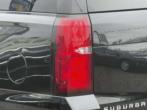Used 2015 Chevrolet Suburban LT w/ Luxury Package AWD/4WD image 11