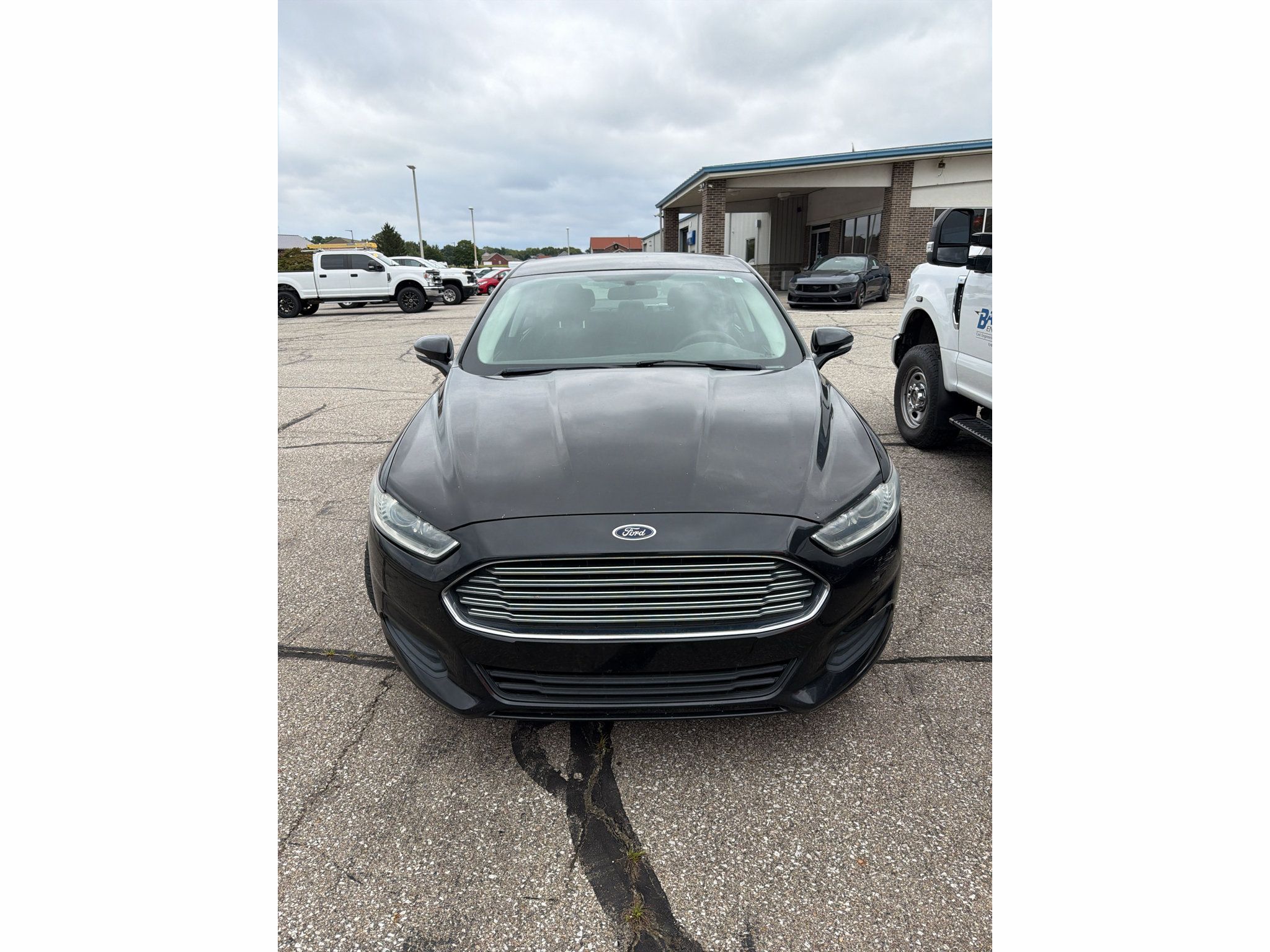 Used 2015 Ford Fusion SE FWD image 1
