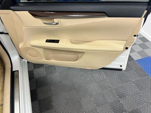 Used 2015 Lexus ES 350 w/ Premium Package image 14