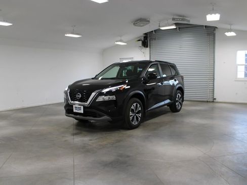 Used 2023 Nissan Rogue SV AWD/4WD image 4