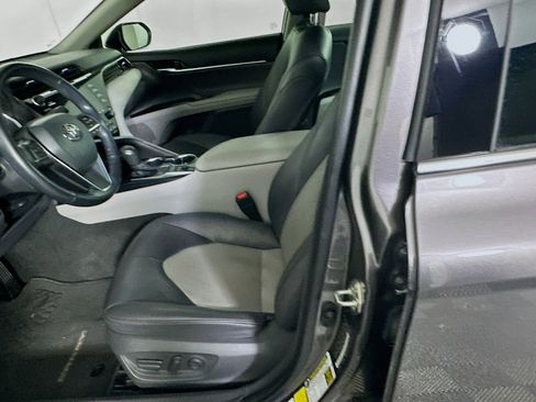 Used 2020 Toyota Camry XLE image 13