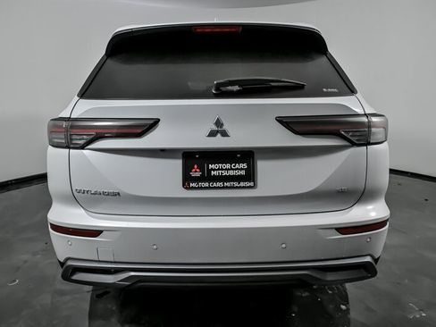 New 2026 Mitsubishi Outlander SE image 8