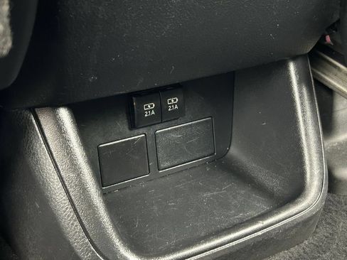 Used 2019 Toyota Highlander Plus FWD image 21