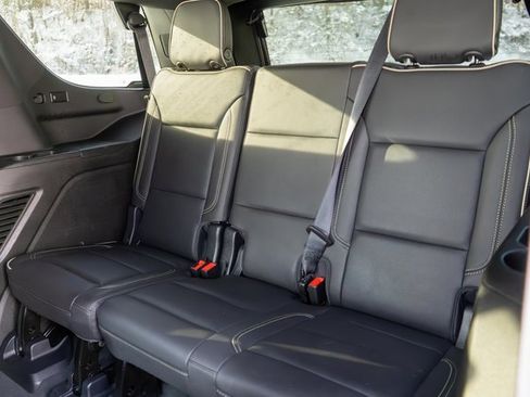 Used 2021 GMC Yukon SLT w/ SLT Premium Package image 12