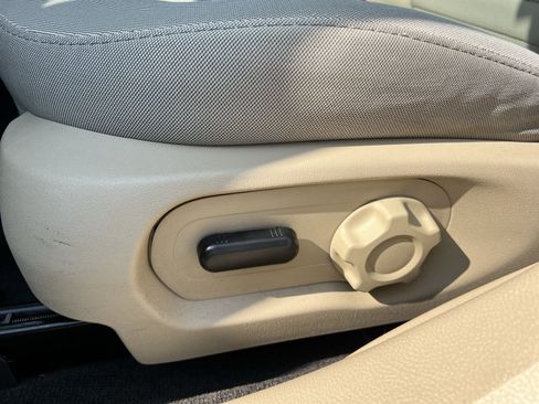 Used 2015 Ford Taurus SE FWD image 14