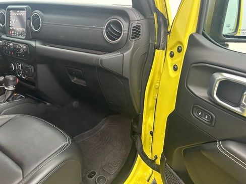 Used 2022 Jeep Wrangler Unlimited Sahara w/ Cold Weather Group image 31