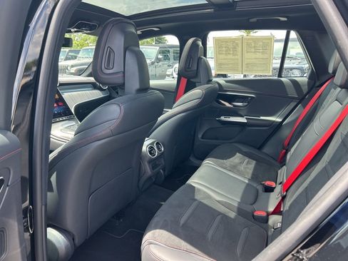 Used 2025 Mercedes-Benz GLC 43 AMG 4MATIC image 32