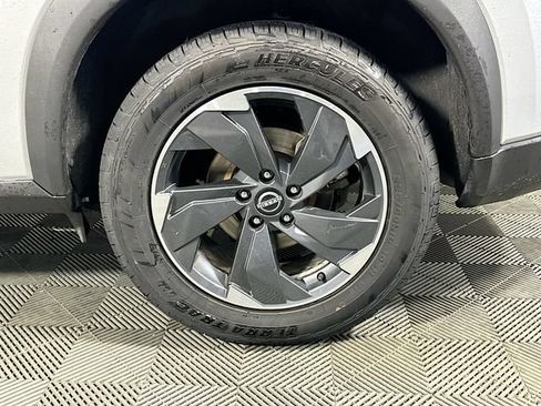 Used 2024 Nissan Rogue SV FWD image 27