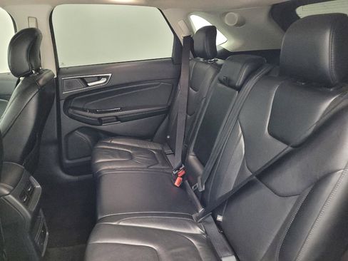 Used 2019 Ford Edge Titanium w/ Cold Weather Package AWD/4WD image 18