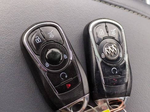 Used 2019 Buick Enclave Essence image 35