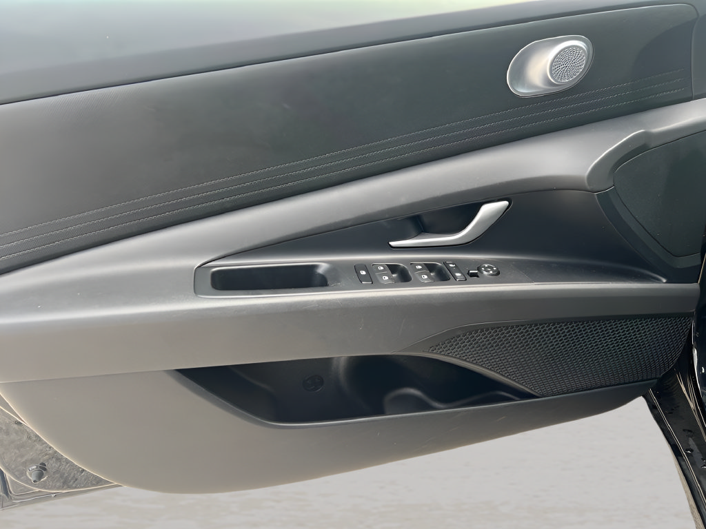 Certified 2026 Hyundai Elantra SE FWD image 12