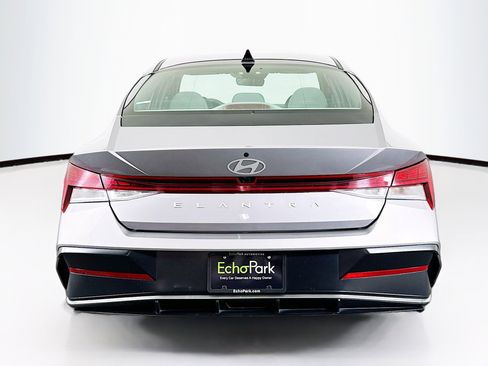 Used 2025 Hyundai Elantra SEL image 7