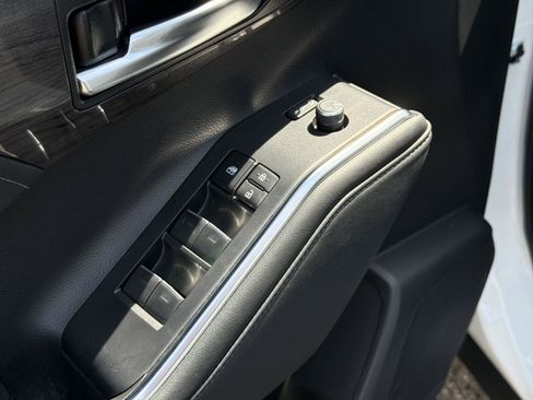 Used 2023 Toyota Highlander Limited FWD image 23