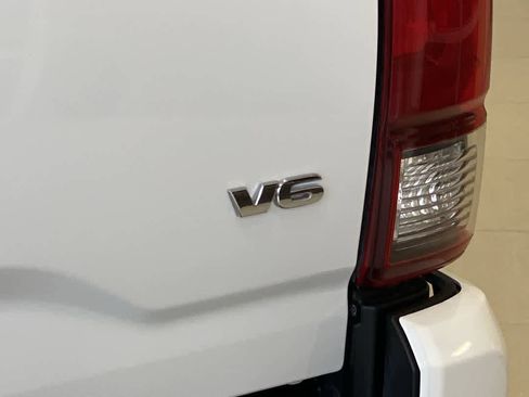 Used 2023 Toyota Tacoma SR5 w/ Technology Package AWD/4WD image 12