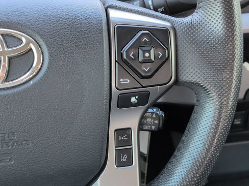 Used 2020 Toyota Tacoma SR5 RWD image 25