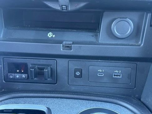 Used 2022 Nissan Armada SV image 49