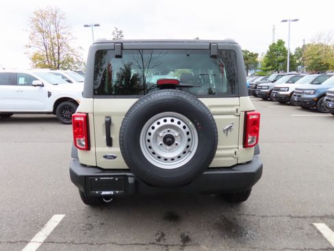 New 2025 Ford Bronco 4-Door image 5