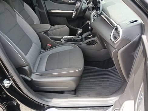 Used 2024 Chevrolet TrailBlazer LT w/ LT Cold Weather Package FWD image 23