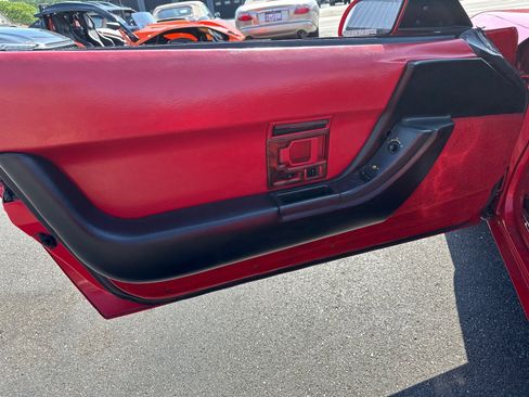 Used 1992 Chevrolet Corvette Convertible RWD image 18