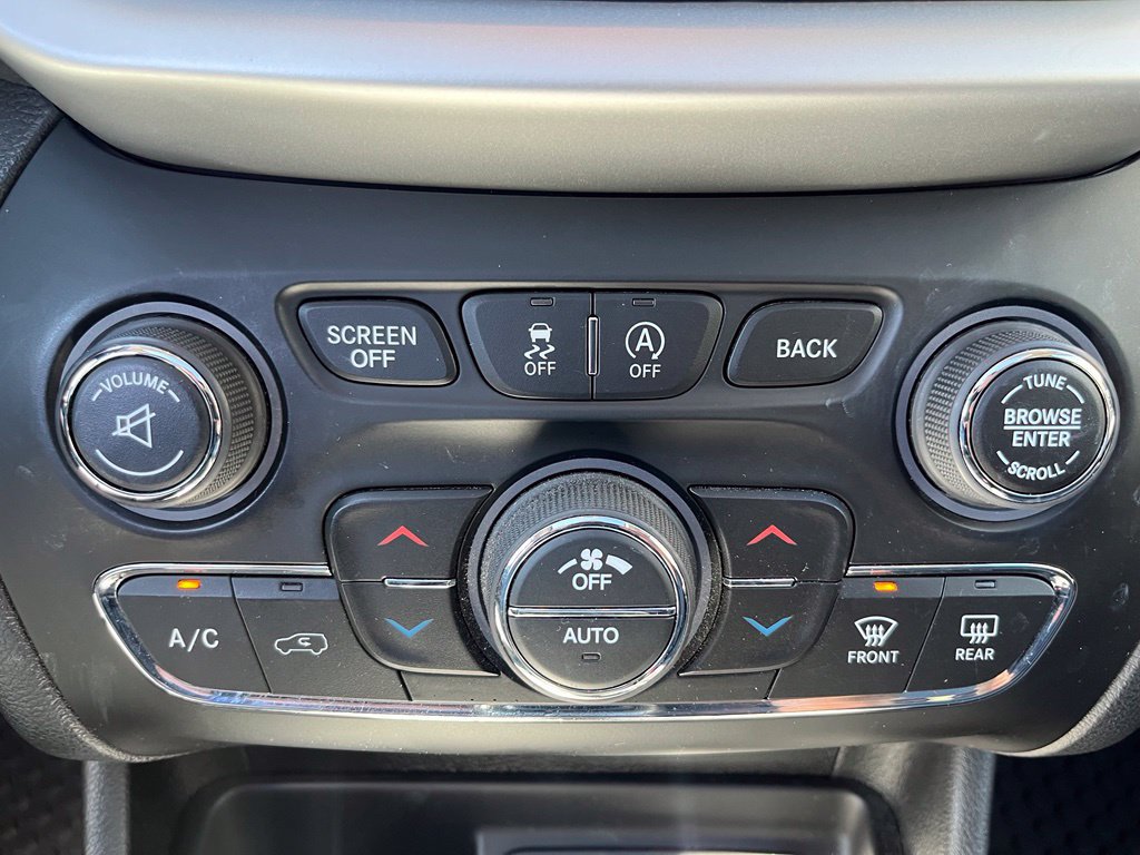 Used 2017 Jeep Cherokee Trailhawk AWD/4WD image 17