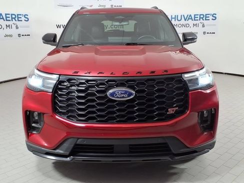 Used 2025 Ford Explorer ST AWD/4WD image 2