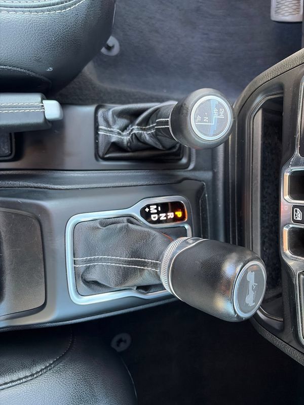 Used 2021 Jeep Wrangler Unlimited Sahara w/ Uconnect 4C Nav & Sound Group AWD/4WD image 24