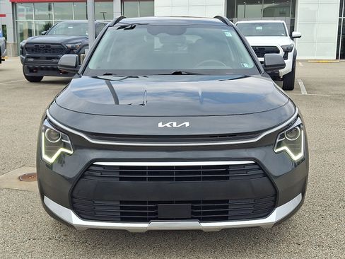 Used 2024 Kia Niro EX FWD image 2