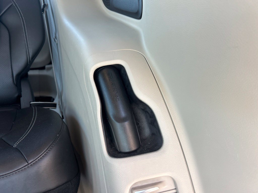Used 2023 Chrysler Pacifica Touring-L w/ Uconnect Theater Family Group AWD/4WD image 7