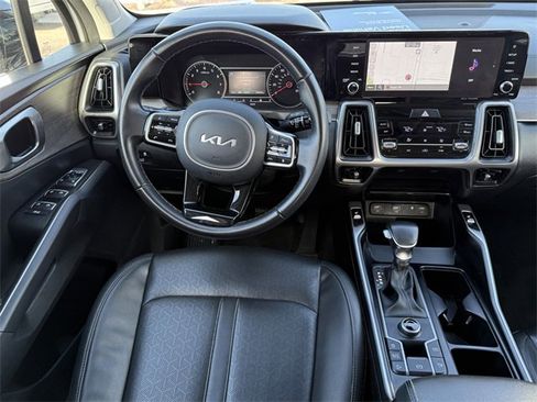 Used 2022 Kia Sorento EX w/ Panoramic Sunroof Package image 8