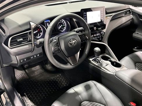 Used 2024 Toyota Camry SE image 17