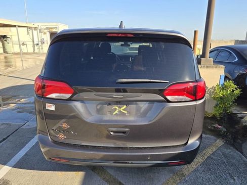 Used 2018 Chrysler Pacifica Touring Plus w/ S Appearance Package image 4