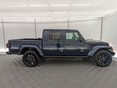 Used 2025 Jeep Gladiator Sport AWD/4WD image 7