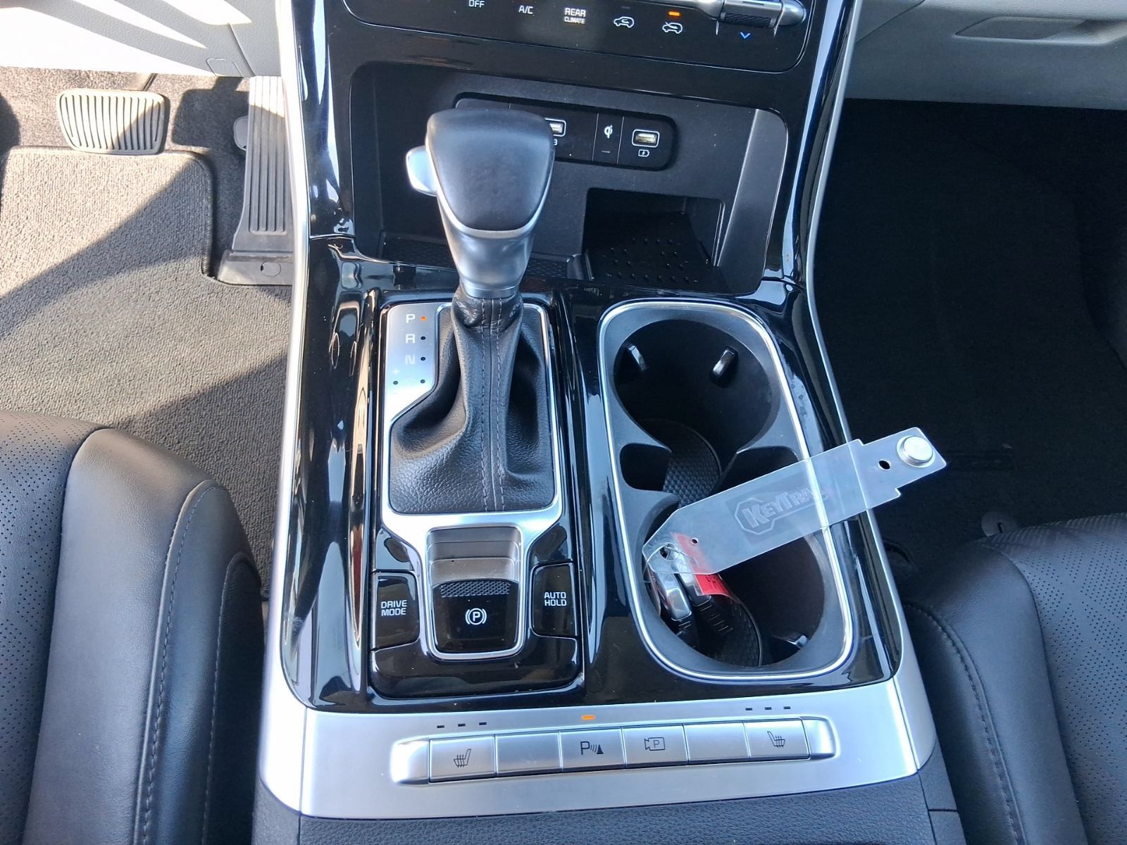 Used 2024 Kia Carnival EX FWD image 25