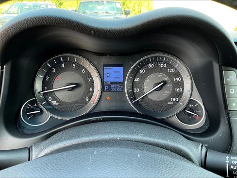 Used 2017 INFINITI Q70 3.7 AWD/4WD image 13