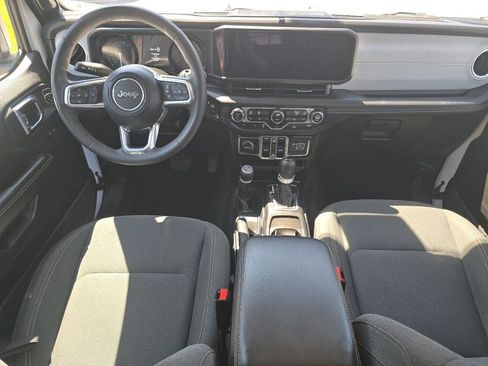 Used 2024 Jeep Wrangler Unlimited Sahara AWD/4WD image 19