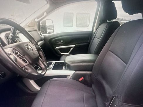 Used 2018 Nissan Titan PRO-4X w/ Pro-4x Convenience Package image 4