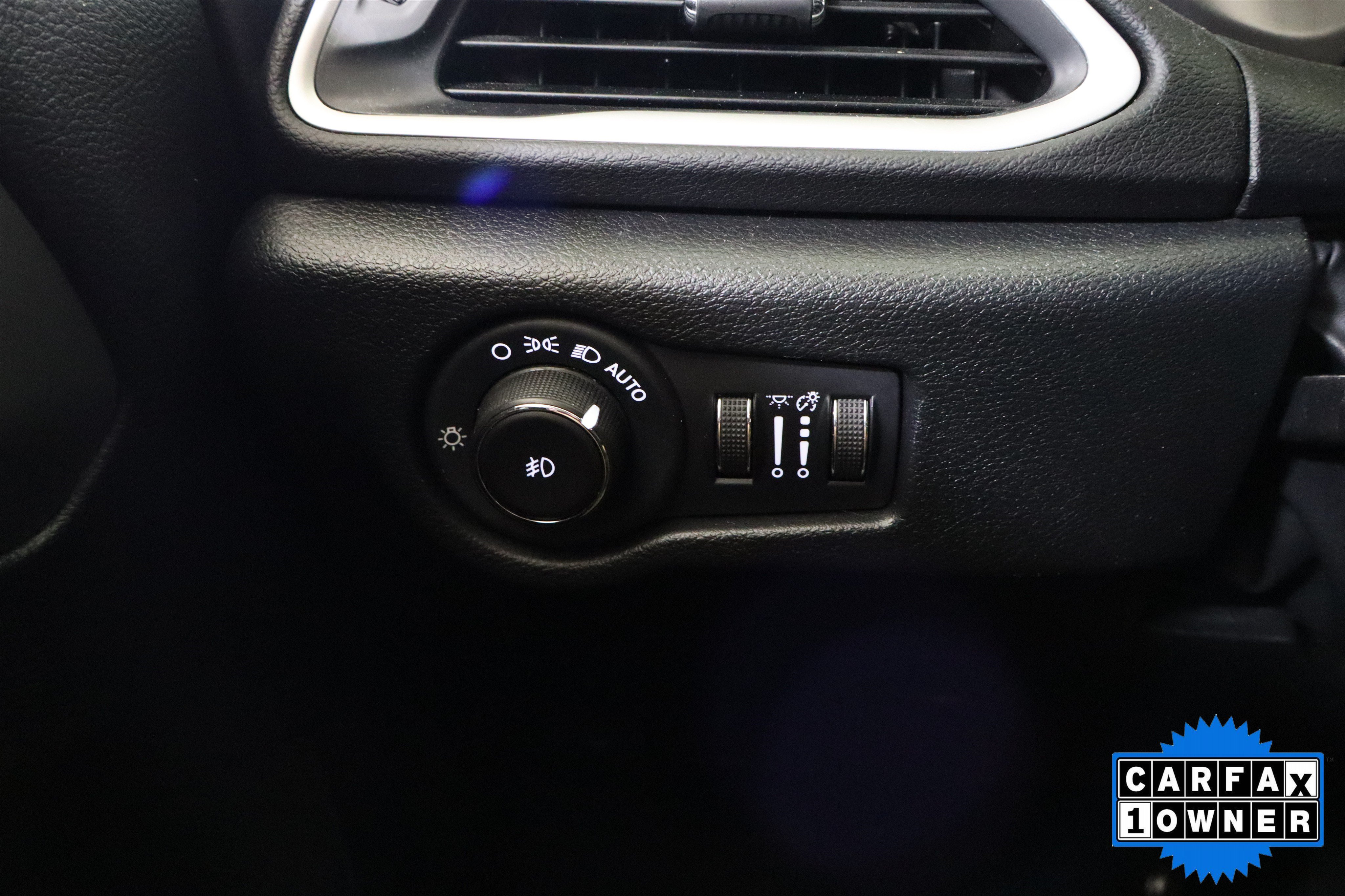 Used 2025 Chrysler Pacifica Select FWD image 33