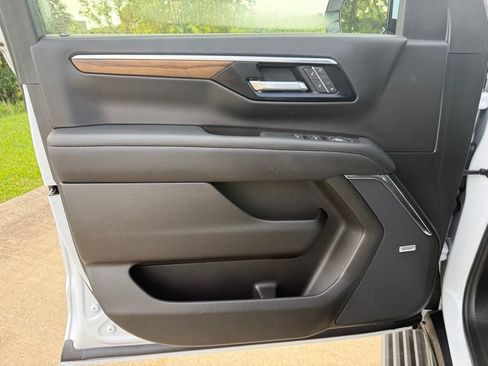 Used 2026 Chevrolet Suburban High Country AWD/4WD image 29